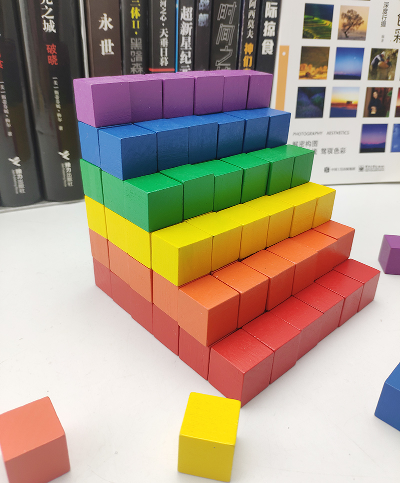 100粒彩色正方形积木感觉奥数