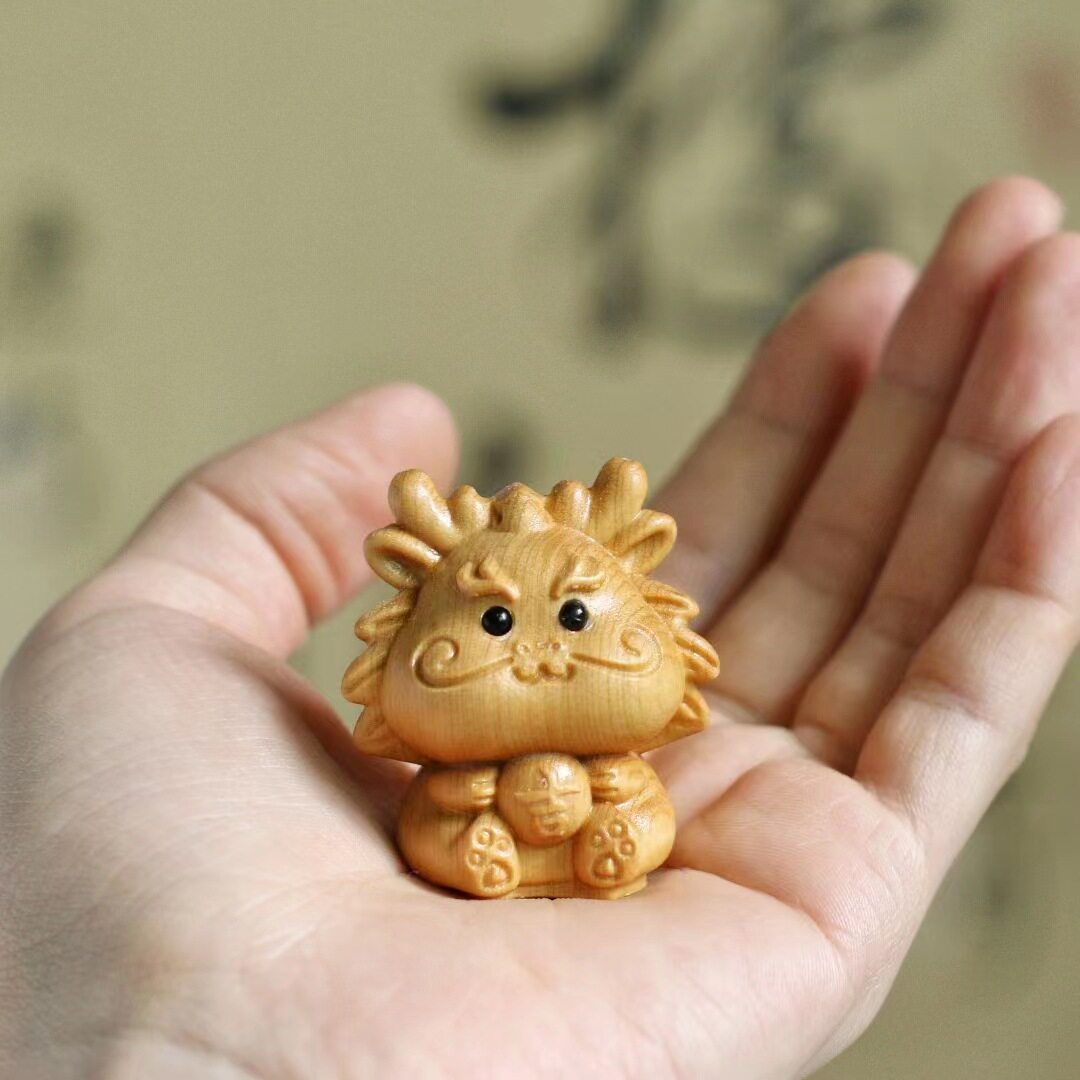崖柏木雕刻小青龙手把件生肖龙挂件直播爆款工艺品现代简约小礼品