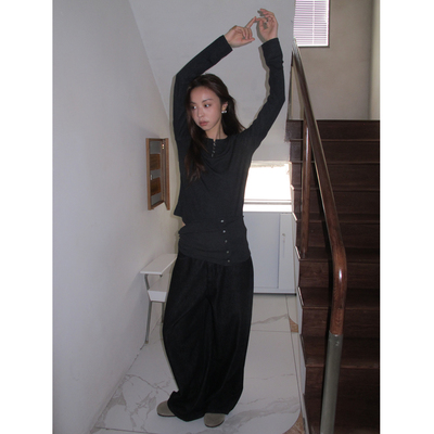 优雅叠影半开领修身长袖T恤