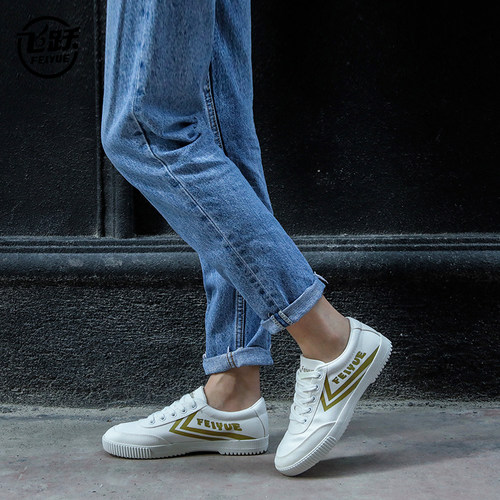 小白鞋飞跃情侣休闲板鞋