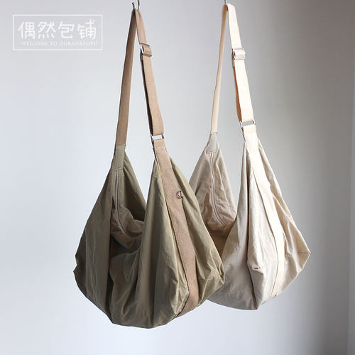 简约工装风尼龙斜挎包