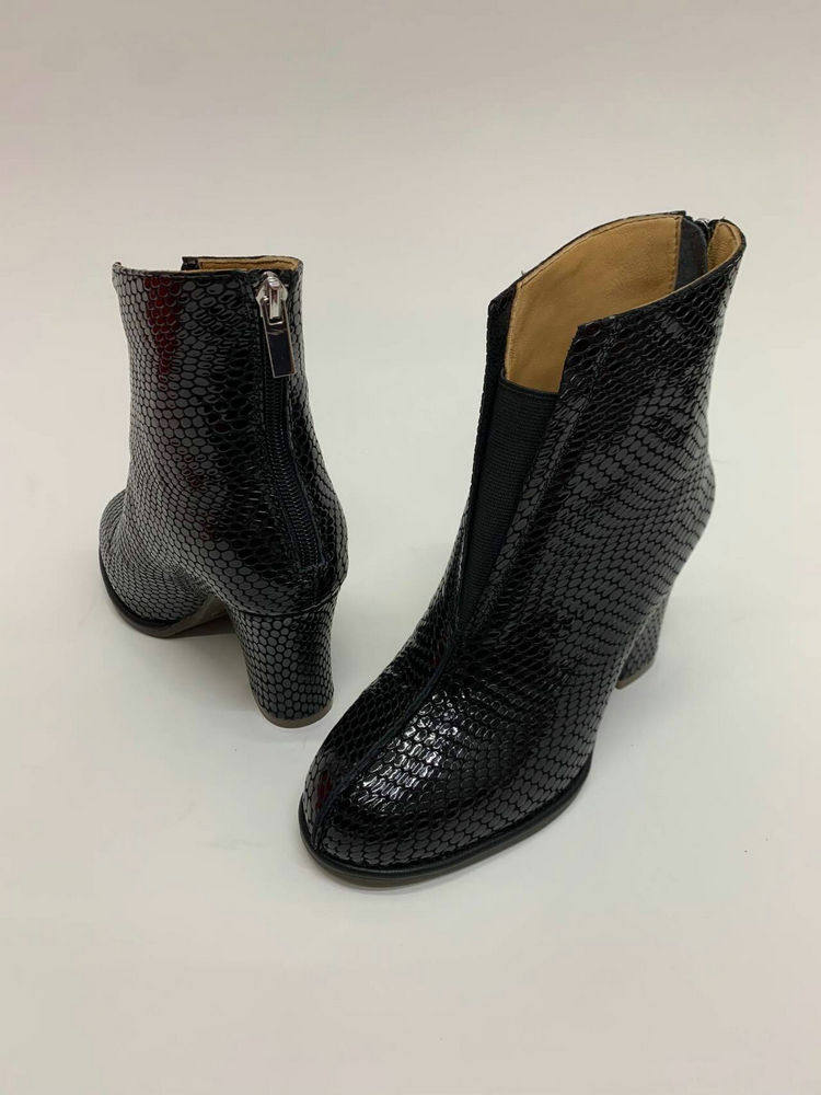 eskein大码真皮短靴秋冬配旗袍女士皮靴41一43真皮高跟马丁靴粗跟