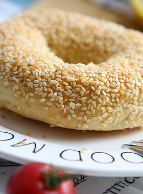 德南面包房Whole Wheat Bagel (sesame)---贝果（芝麻）微甜