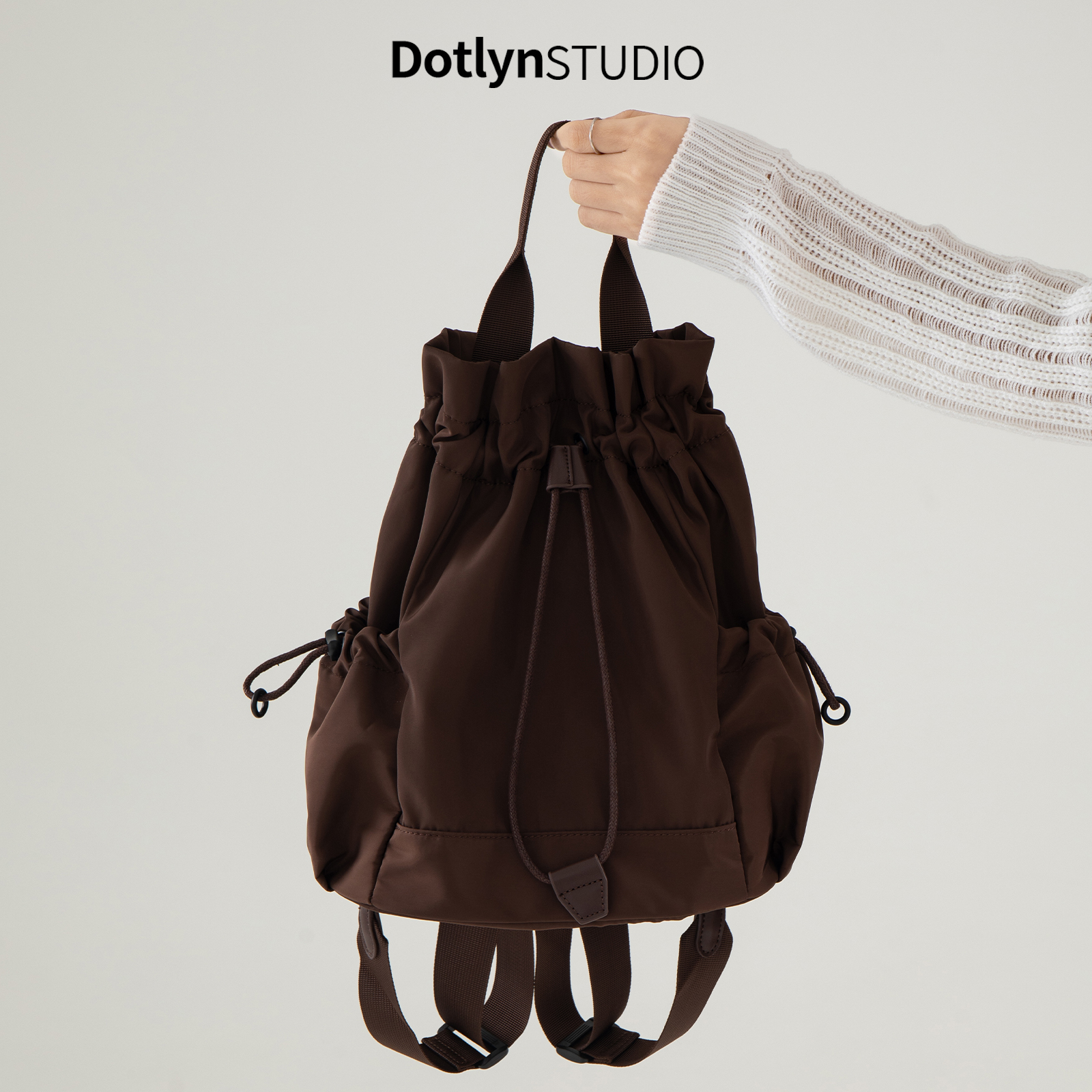 Dotlyn新款百搭抽绳尼龙双肩包女