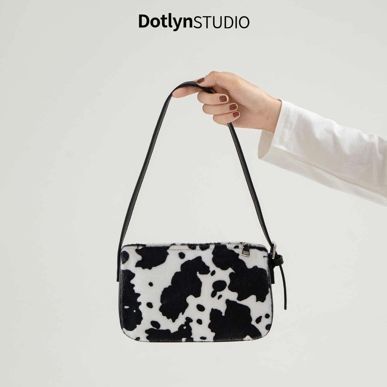 Dotlyn高级感时髦奶牛纹小方包女