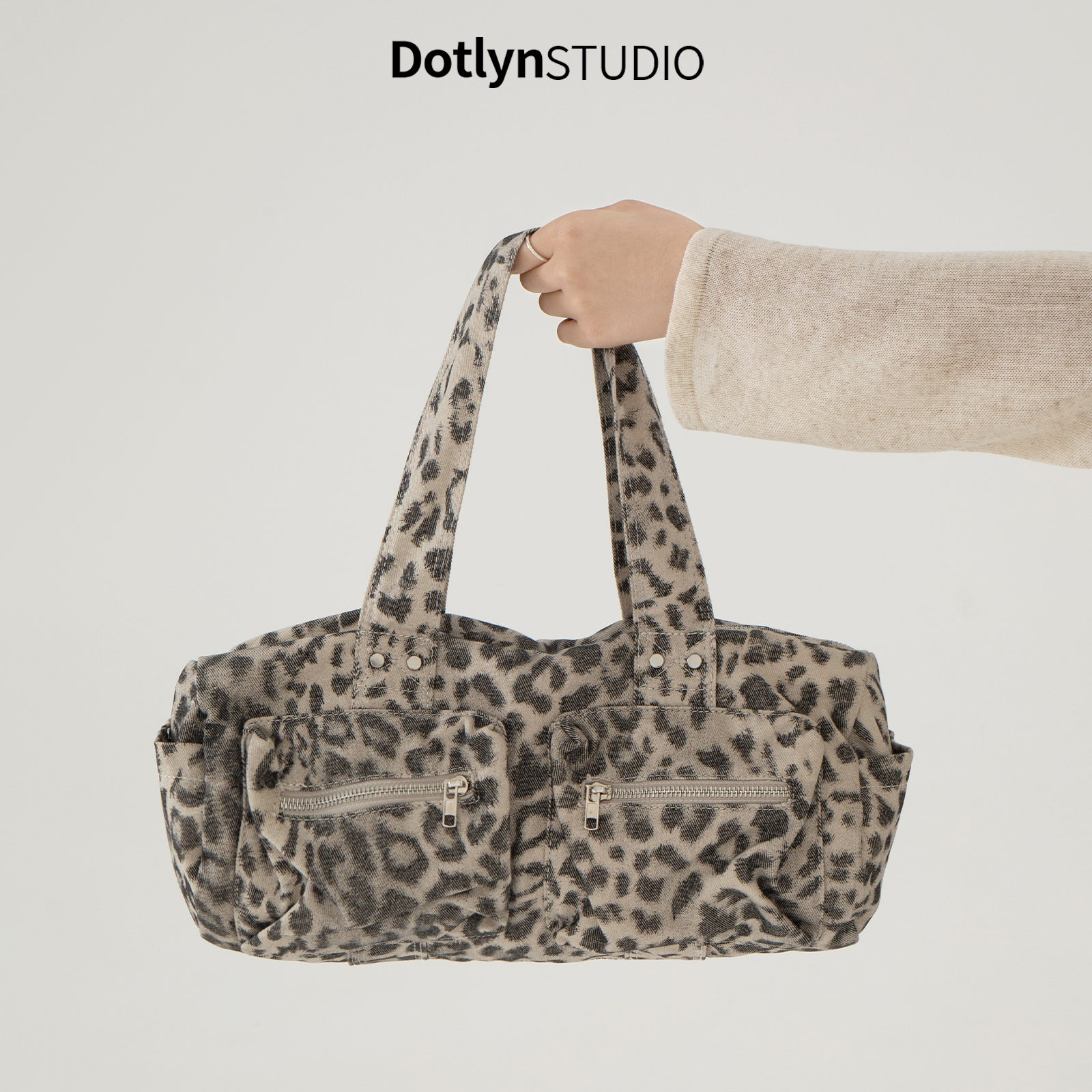 Dotlyn韩国时尚百搭豹纹机车包女