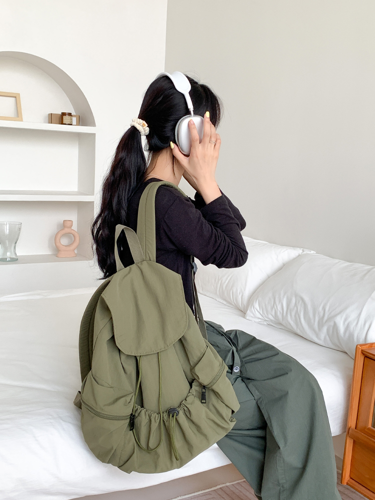 韩国小众设计背包女2023新款休闲旅行轻便尼龙布抽绳大容量双肩包