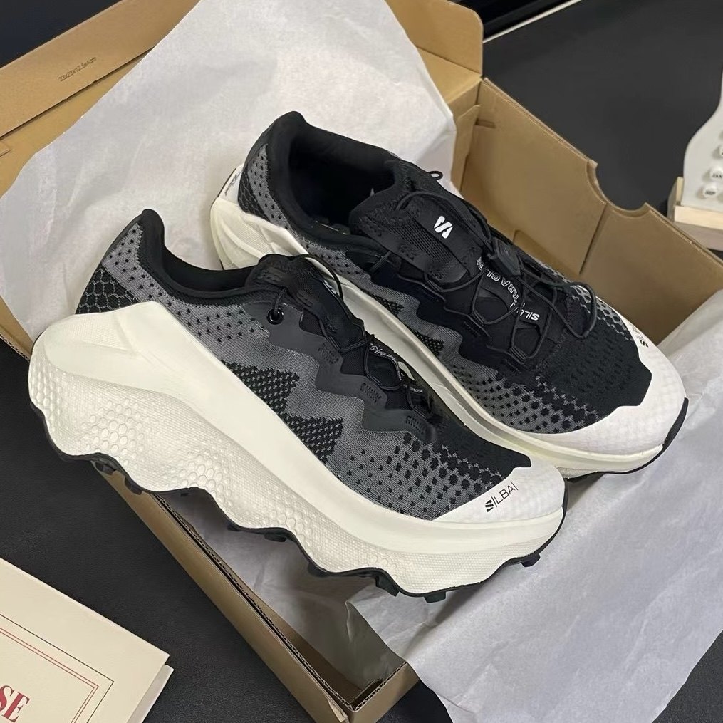 S/LABULTRAGLIDE黑色跑步鞋
