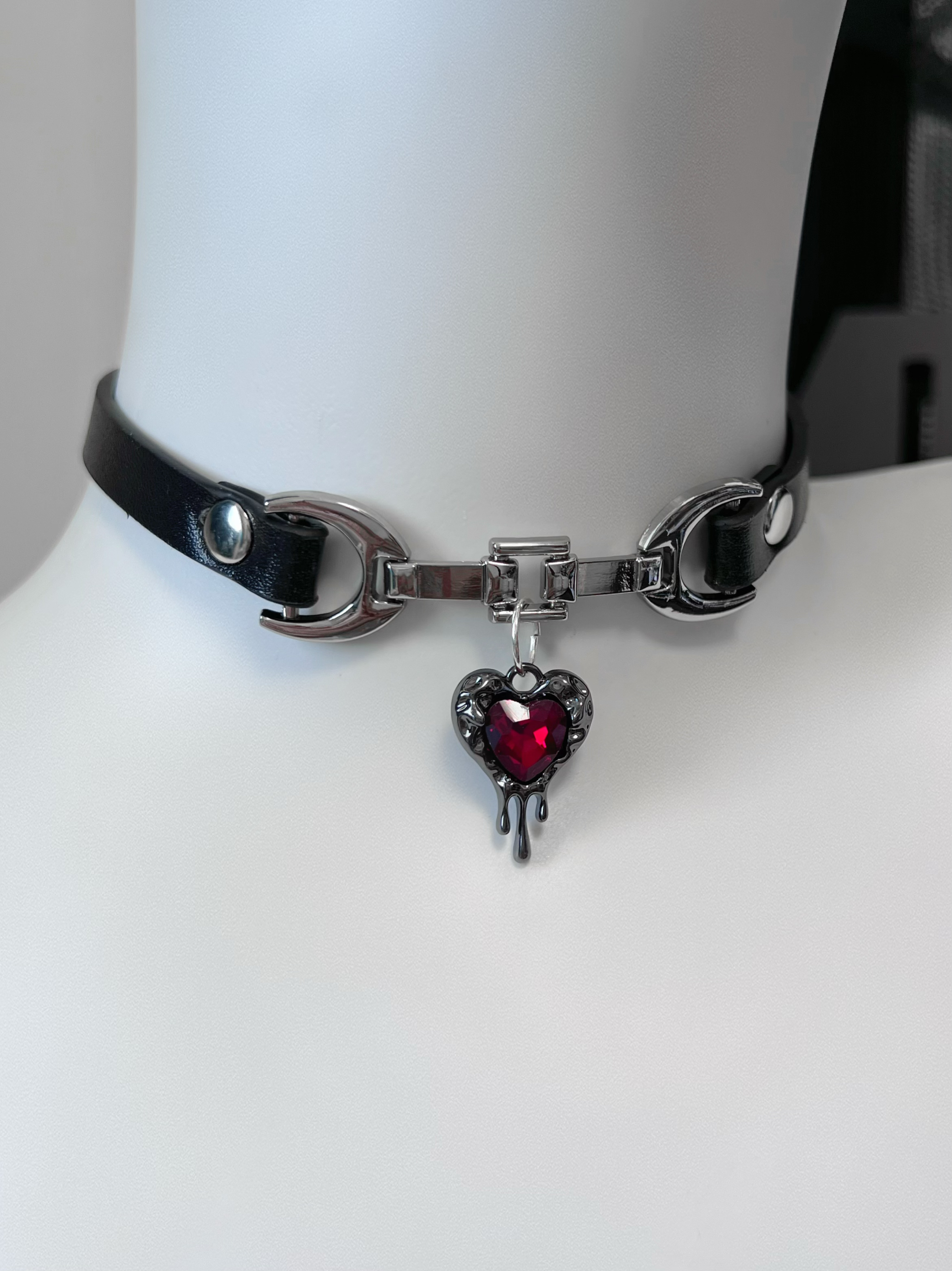 1Gangster原创暗红爱心吊坠项链