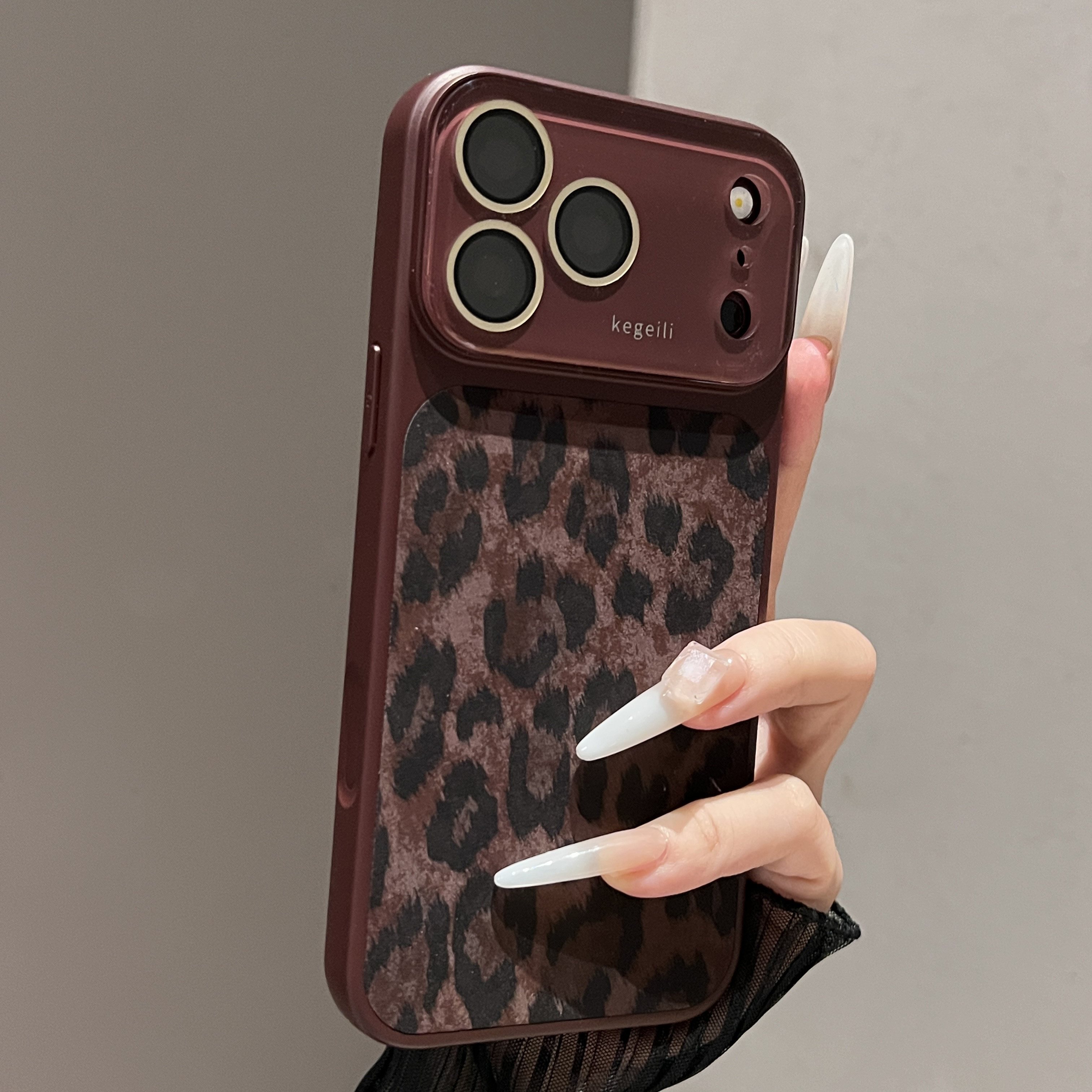 新品酒红高级感豹纹适用苹果18promax手机壳iphone18pro全包防摔17不会撞壳艺术16保护壳15带挂绳14新款pm套