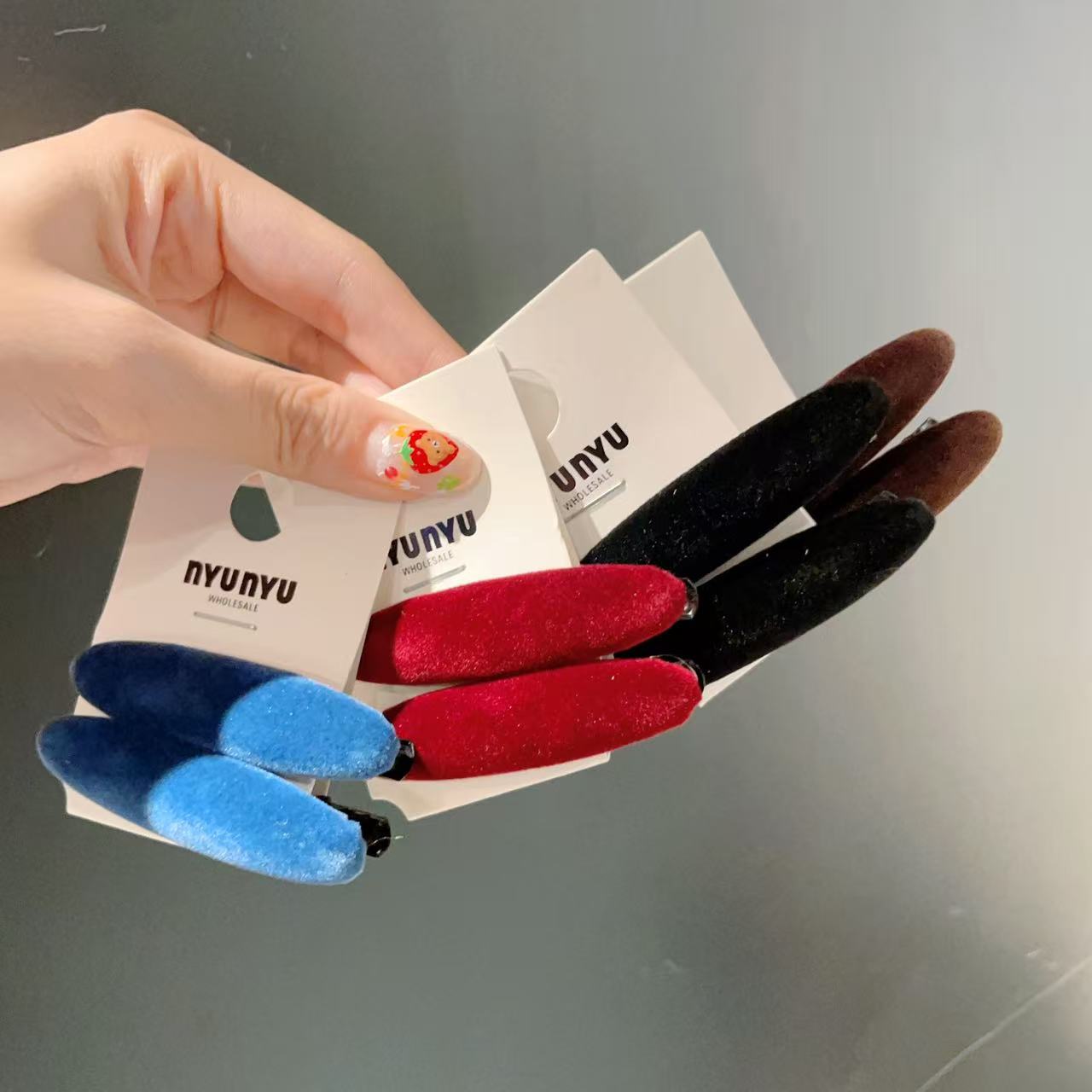 10.3韩国nyunyu发饰简约显白丝绒复古鸭嘴夹对夹