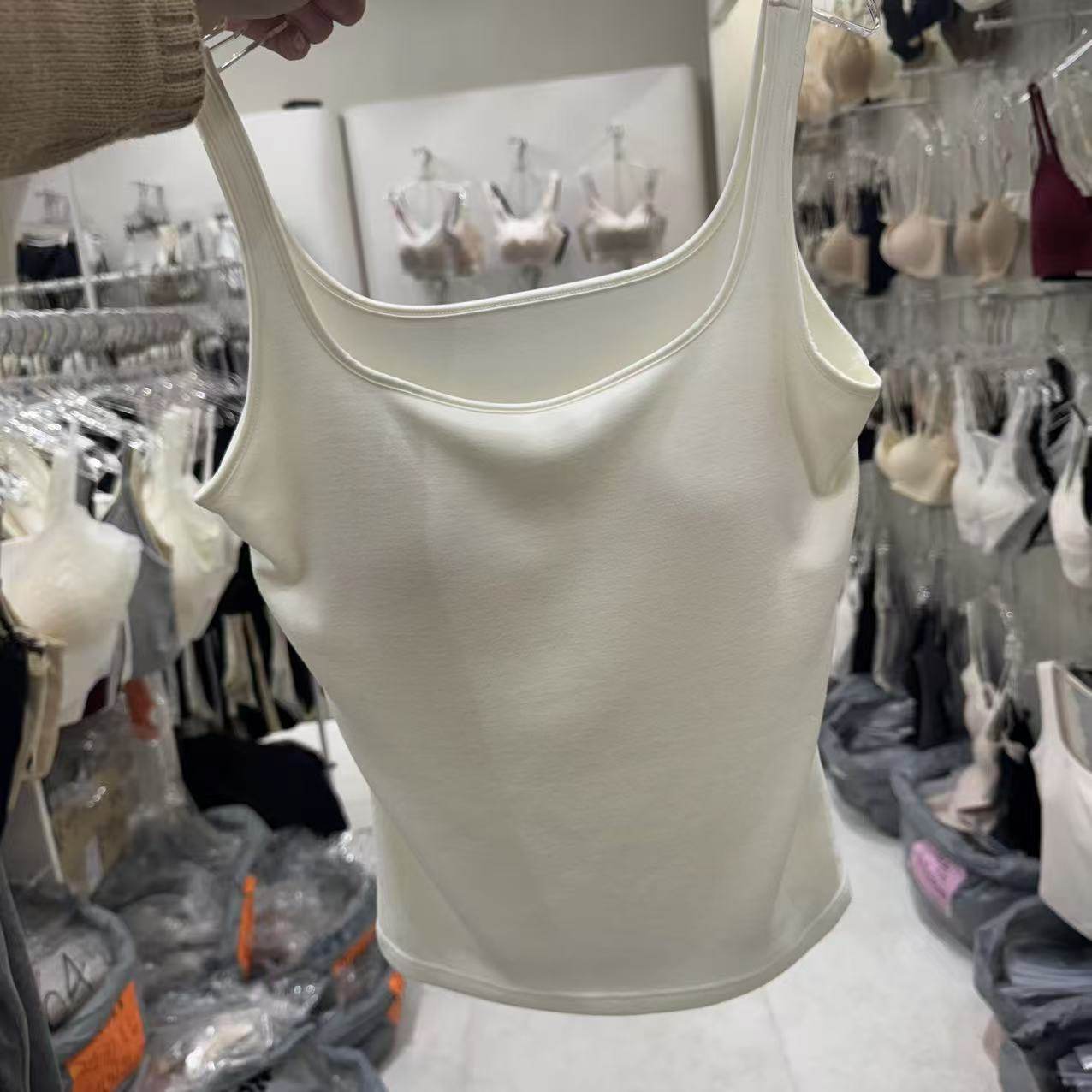 12.25韩国东大门flora秋冬薄绒纯色背心打底百搭舒适内衣带胸垫,女士内衣/男士内衣/家居服,抹胸,淘宝优惠券,粉丝福利购,淘宝优惠卷