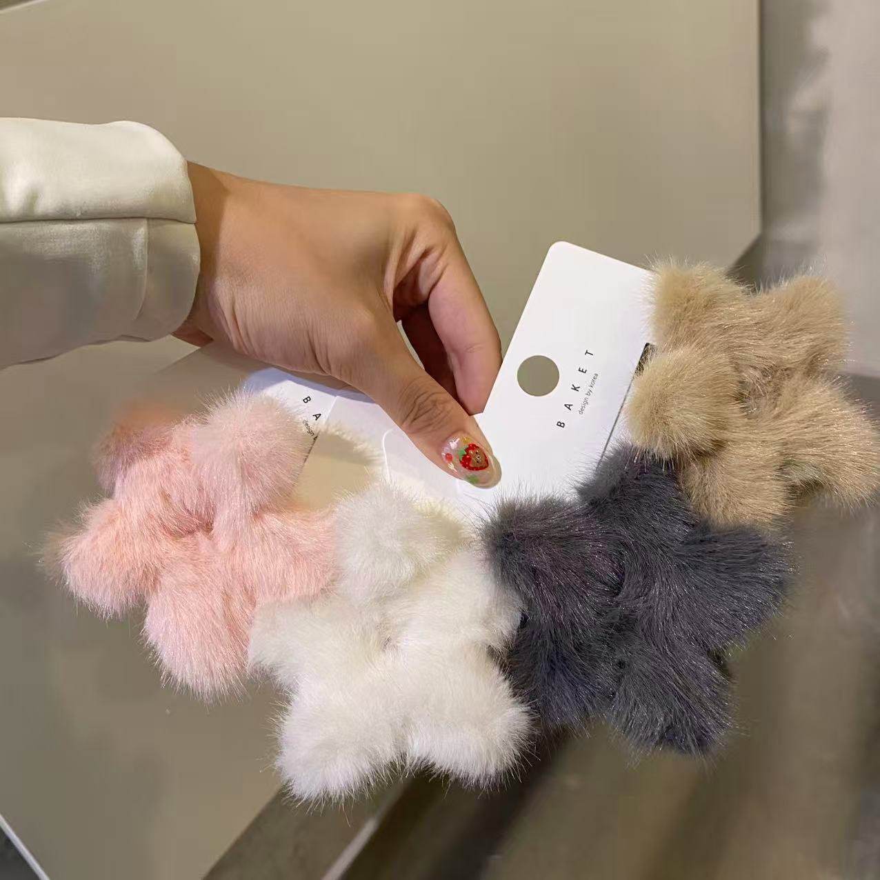 9.16韩国东大门baket发饰秋冬纯色毛绒星星抓夹发抓