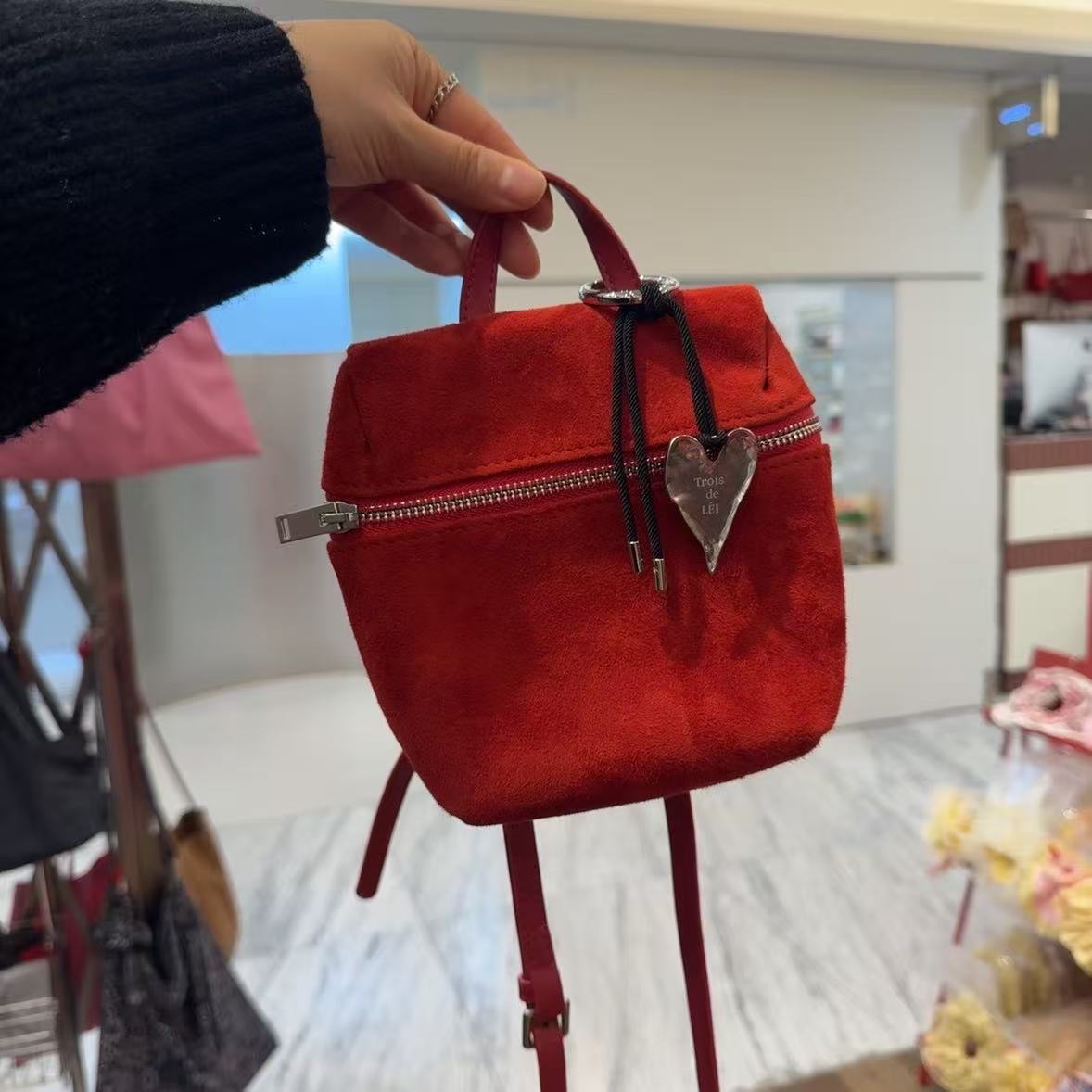 11.9韩国东大门Trois de LEI手工牛皮拉链包包斜跨手提小包含挂饰