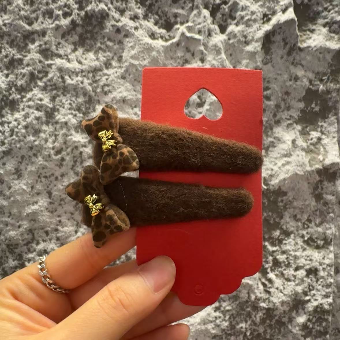 11.9韩国东大门Trois de LEI毛毡豹纹蝴蝶结BB夹