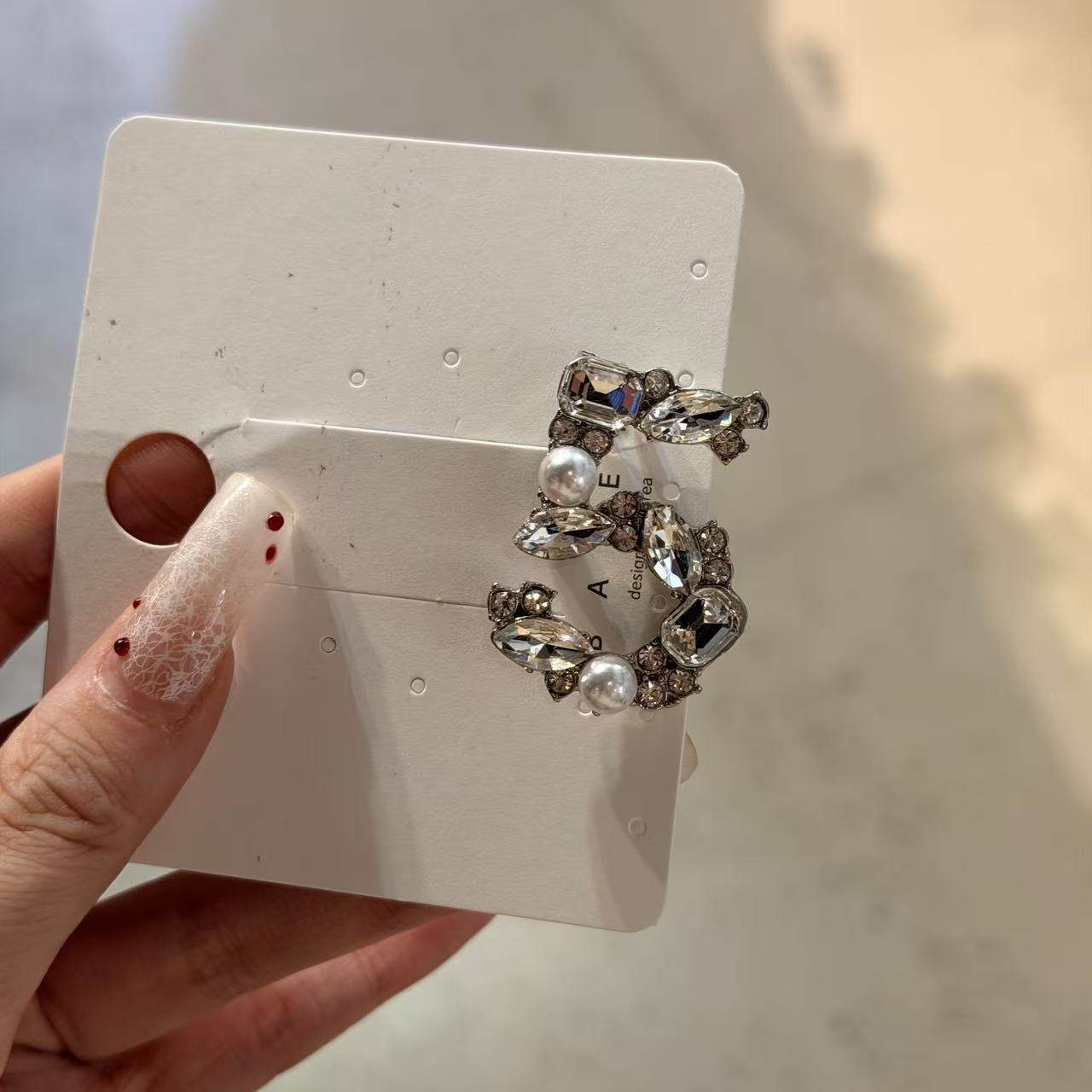 1.6韩国东大门baket闪钻珍珠五号小香风胸针装饰,饰品/流行首饰/时尚饰品新,发饰,淘宝优惠券,粉丝福利购,淘宝优惠卷