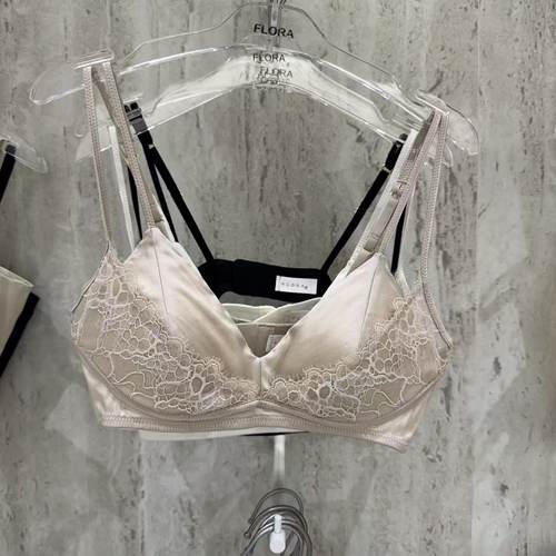 12.25韩国东大门flora秋冬蕾丝舒适真丝100内衣背心