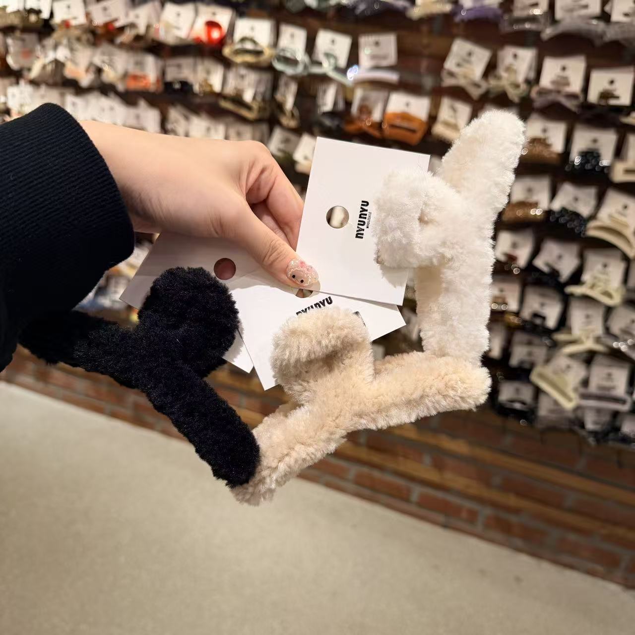 11.14韩国东大门nyunyu发饰短绒毛毛可爱抓夹