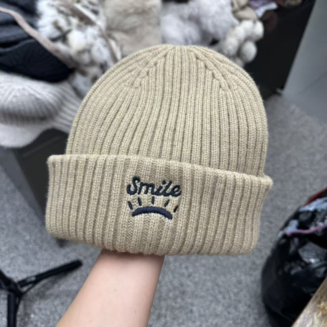 10.26韩国东大门the hat二号店秋冬新款刺绣字母笑脸针织毛线帽子