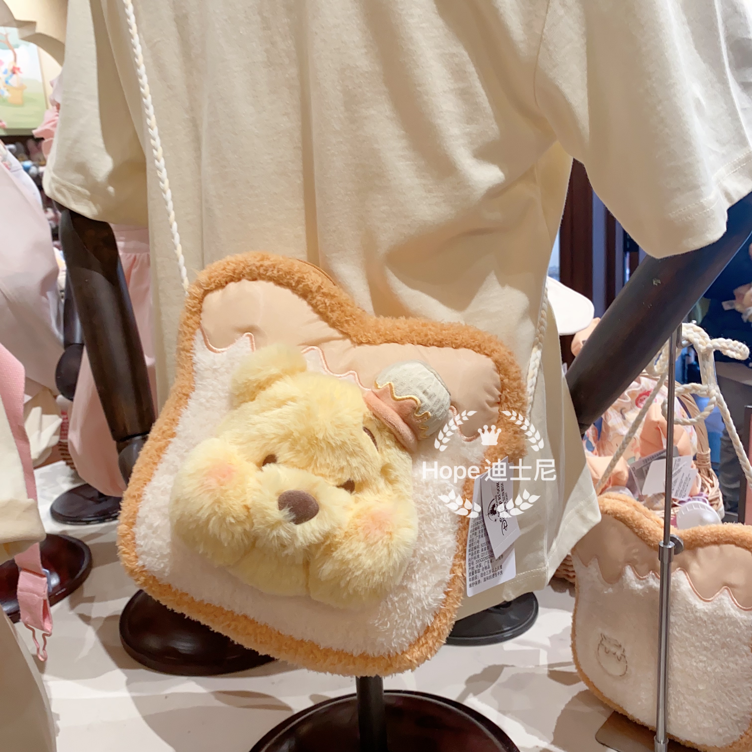 小熊维尼春日野餐系列斜挎包 上海迪士尼