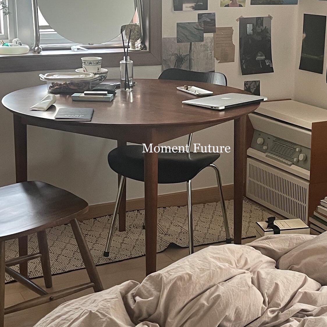 Moment Future胡桃木色实木餐桌小户型卧室圆桌ins韩系日式复古桌