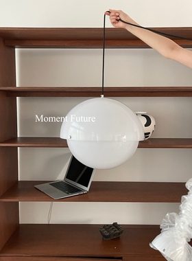 Moment Future现代简约吊灯亚克力白色圆球鸡蛋灯饰装饰陈列软装