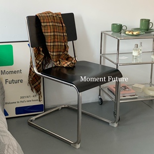 Moment Future现代简约黑色单人靠背椅中古风实木工作室咖啡店椅