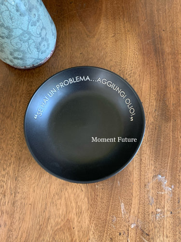 Moment Future简约黑色字母陶瓷餐盘圆形沙拉盘家用早餐盘意面盘