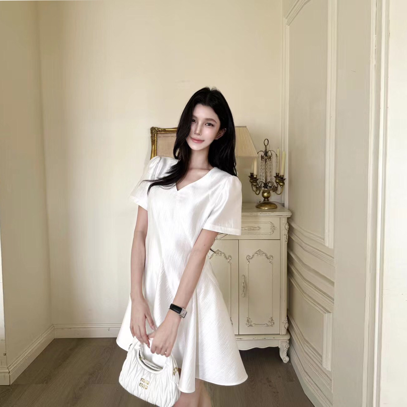 VANE小众设计气质V领短袖连衣裙夏装新款韩版时尚显瘦中长裙女装