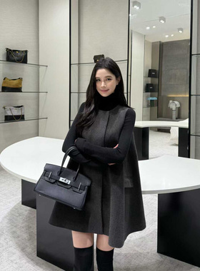 VANE复古呢子宽松马甲裙2025冬装无袖显瘦中长款连衣裙女25258-1