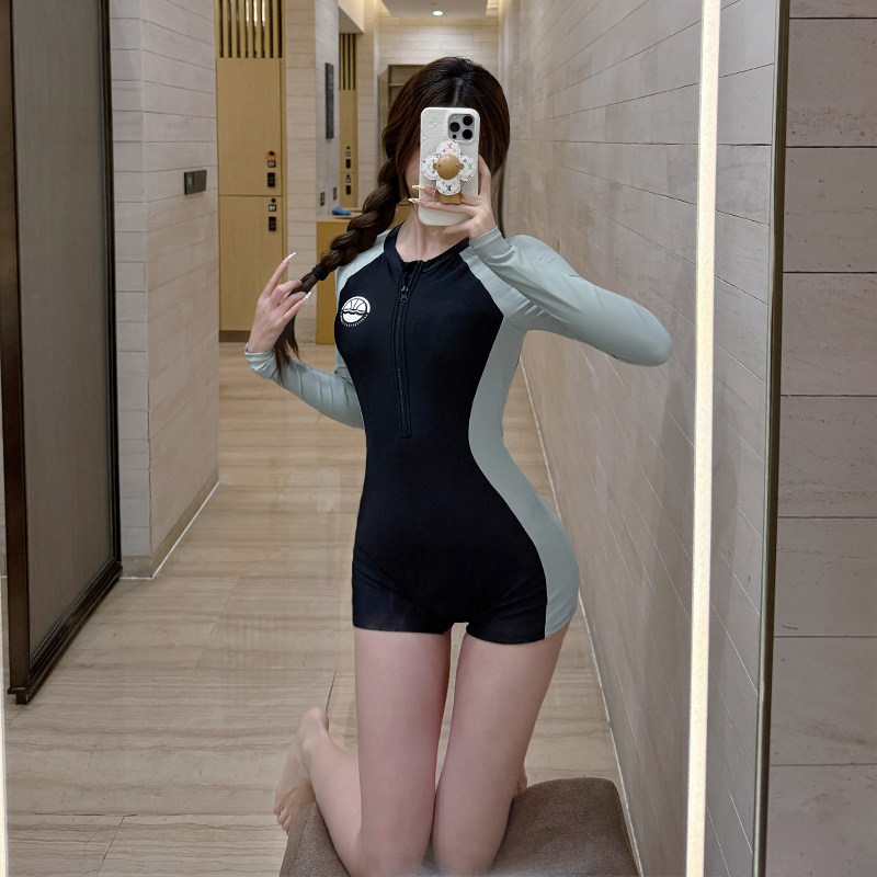 泳衣女连体平角裤显瘦遮肚运动游泳馆专用保守长袖防晒泡温泉泳装