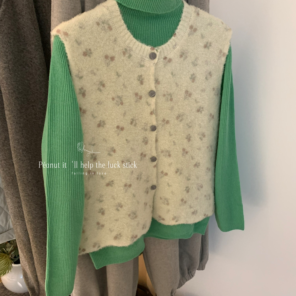 韩国叠穿圆领单排扣花朵针织马甲