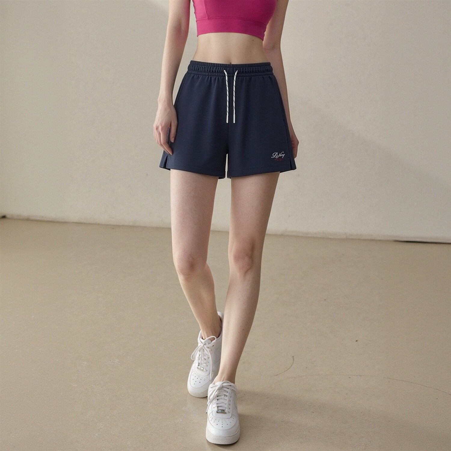 李宁女子吸汗舒适短卫裤