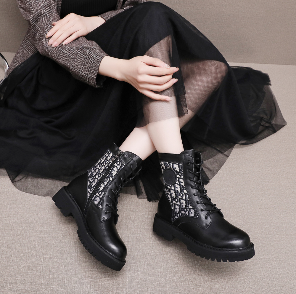 赛驼皇牛皮加绒马丁靴女冬季英伦风真皮印花机车小香风秋款小短靴