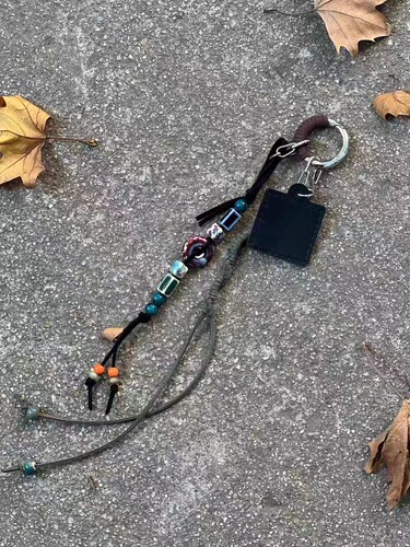 手工编织牛皮吊牌钥匙扣