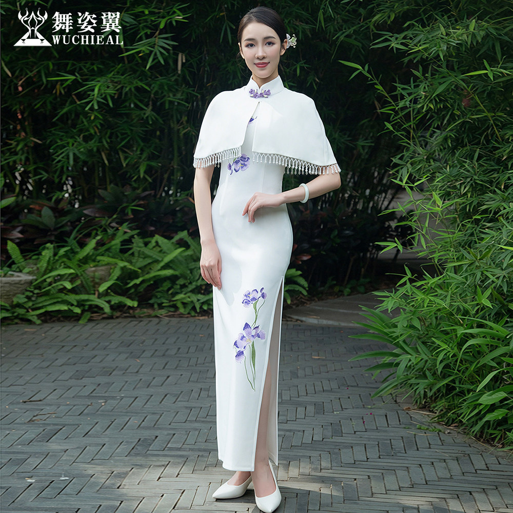 舞姿翼形体礼仪服走秀训练服古典白色绣花无袖旗袍裙流苏斗篷套装