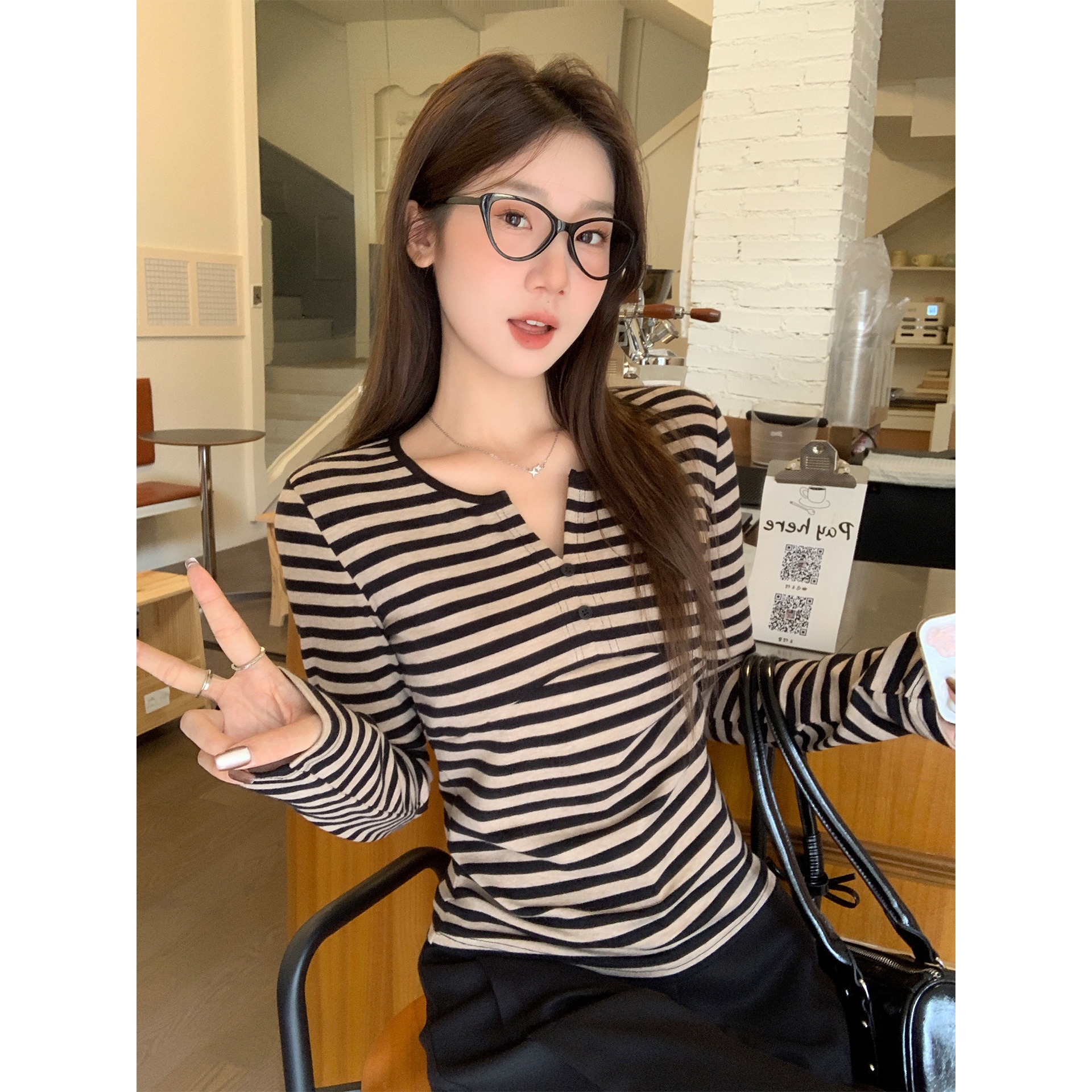 条纹撞色纽扣设计感正肩长袖T恤女2025早秋新款修身显瘦百搭上衣