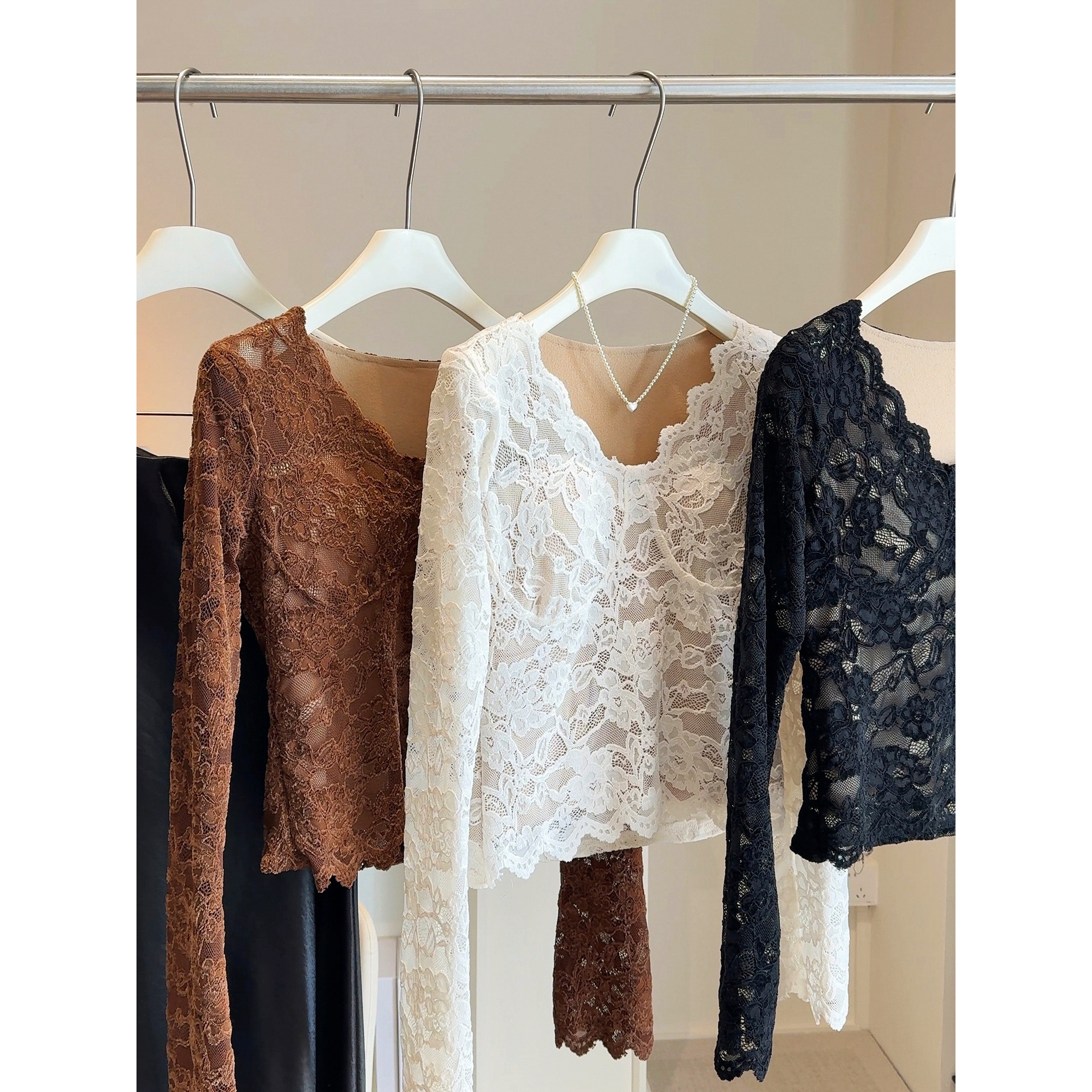 加绒V领性感带胸垫蕾丝打底衫女2025秋冬辣妹风修身长袖内搭上衣