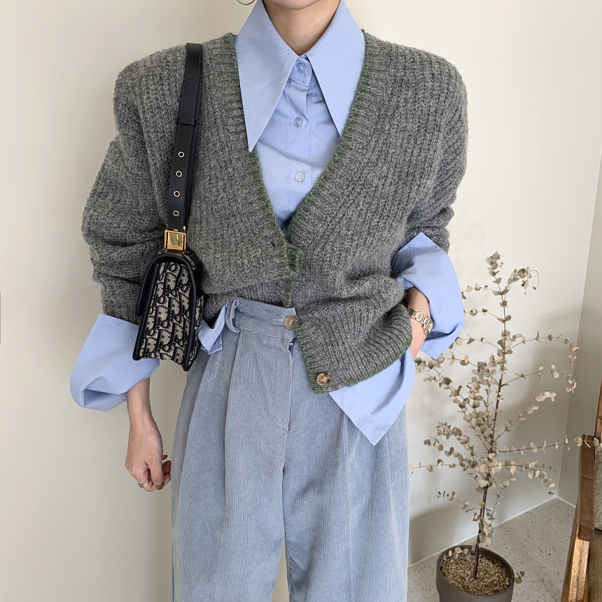 Korean languid color contrast V-neck versatile sweater + pointed V-neck versatile top