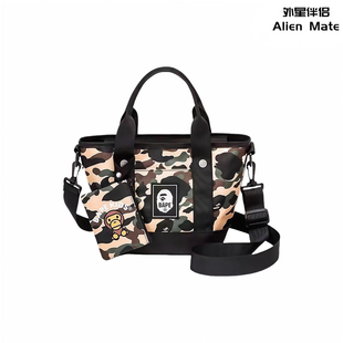 外星伴侣Bape日本杂志附录迷彩两件套猿人头零钱手提拎包