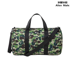 外星伴侣Bape迷彩猿人头潮流单肩包手提斜挎包旅行包运动桶包