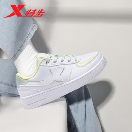 特步女鞋冬季2025新款皮面防水小白鞋学生休闲板鞋正品运动鞋女款