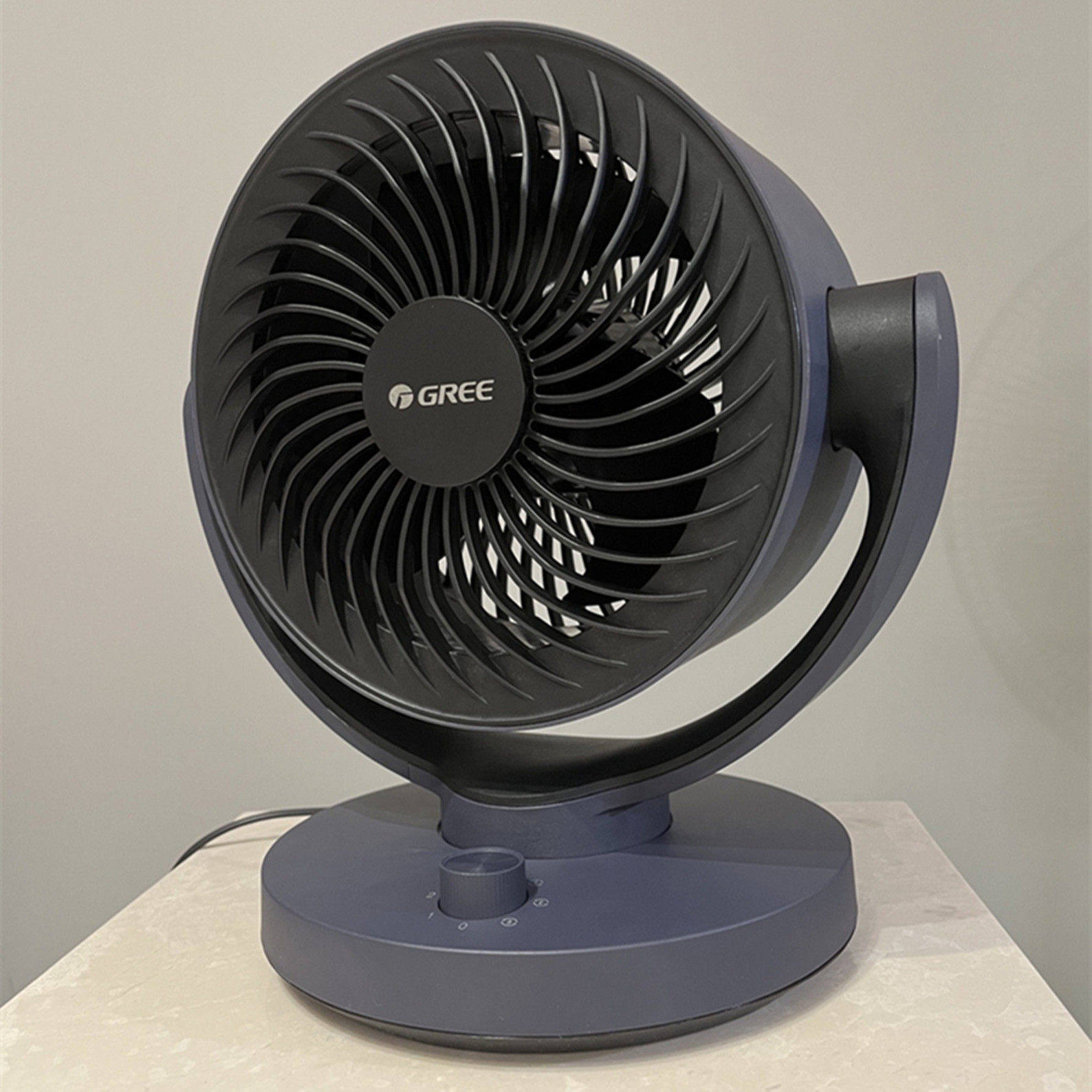 格力电风扇空气循环扇轻音摇头家用办公流循环小型台式桌面电风扇