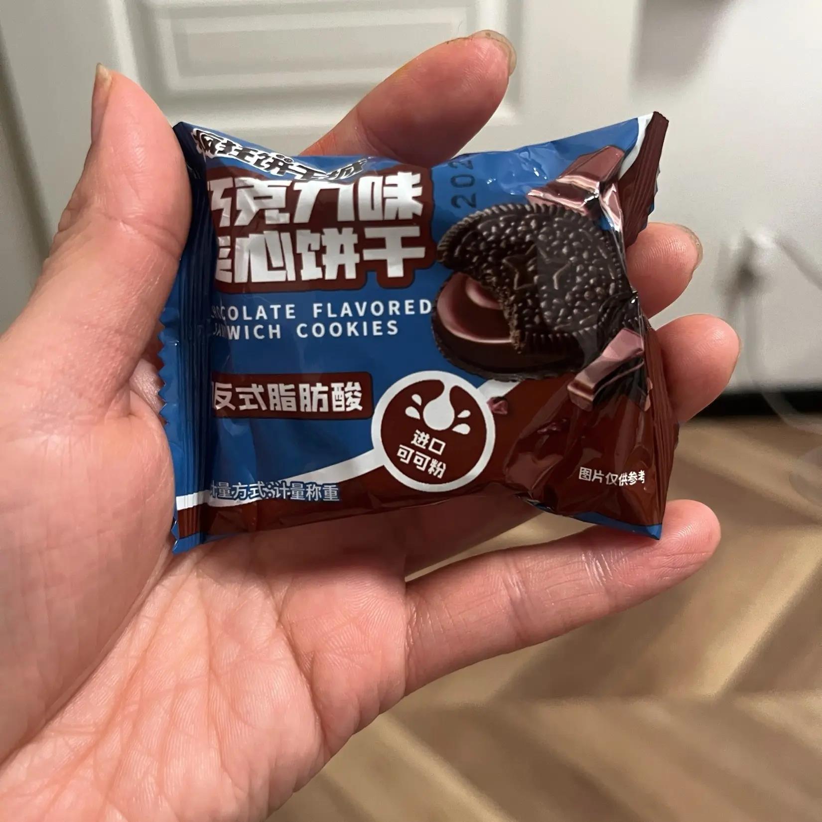 伟龙巧克力夹心饼干草莓独立小包装网红宿舍解馋充饥休闲零食散称