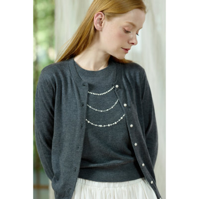 En blanc.ligne crème原创设计立体珍珠项链装饰针织两件套