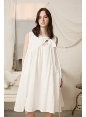 En blanc.ligne crème原创设计白色条纹肌理系结连衣裙