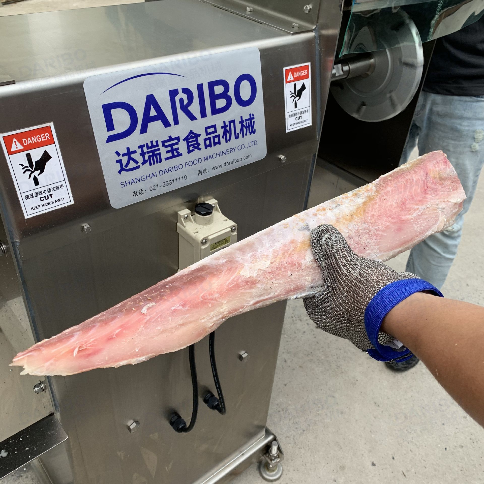 *冷冻鲔鱼磨皮整形去骨设备 蓝鳍金枪鱼研磨血合肉机 自动刨皮机
