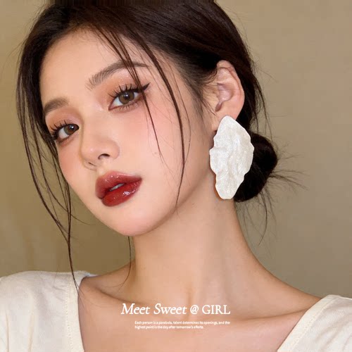 奶白色金属叶子耳钉耳环女