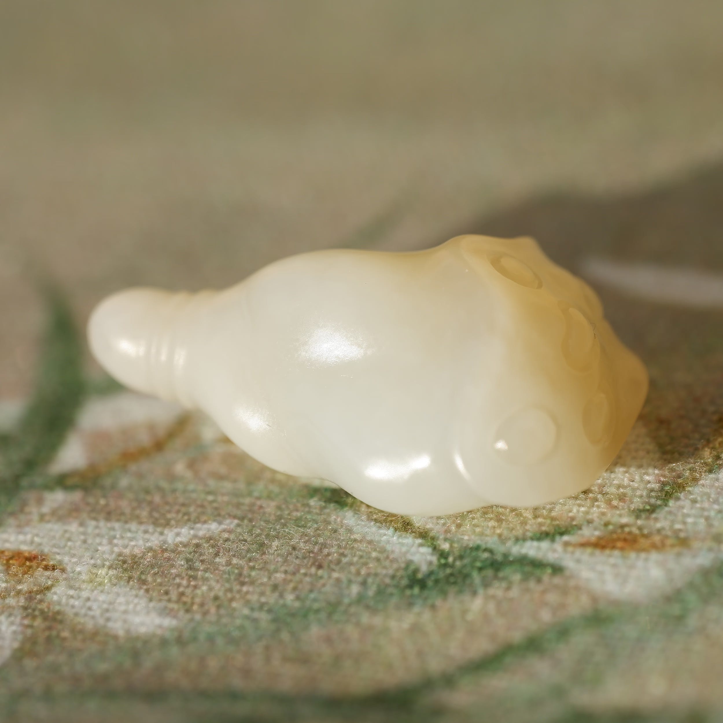 王实斋珠宝/新疆山料和田玉糖白玉莲蓬挂件吊坠雕刻精美润小XY84
