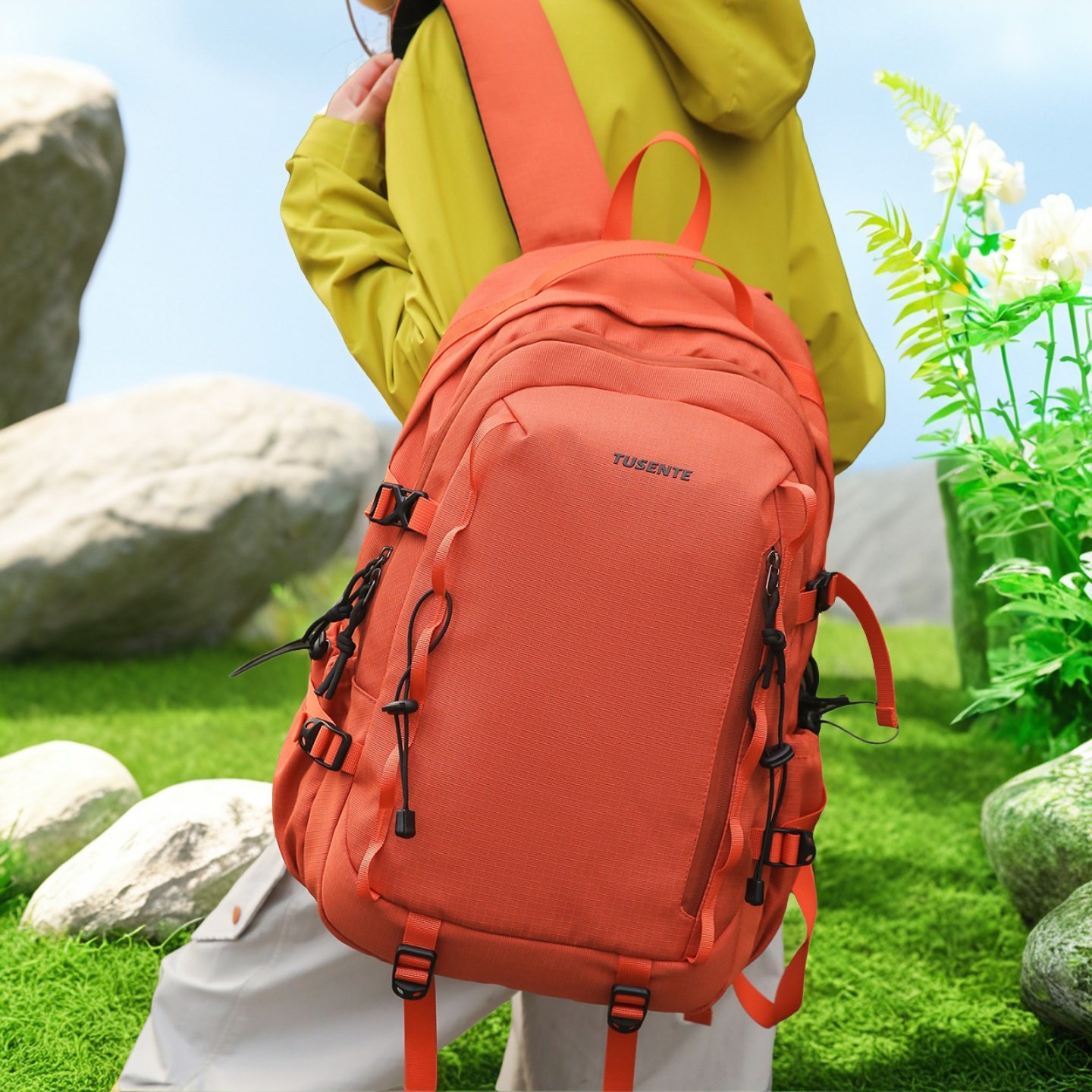 户外徒步登山包女高级感小众百搭轻便双肩包防水大容量爬山背包男